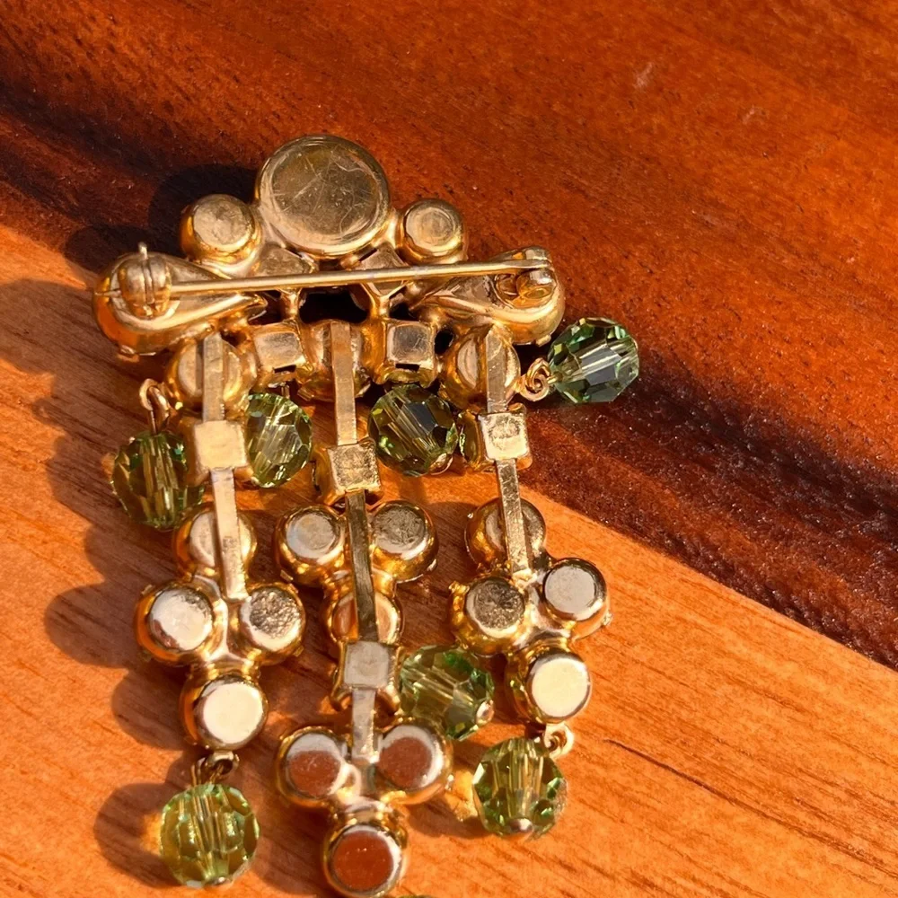 VINTAGE AURORA BOREALIS GREEN RHINESTONE brooch. Rare. Juliana? - Picture 5 of 9